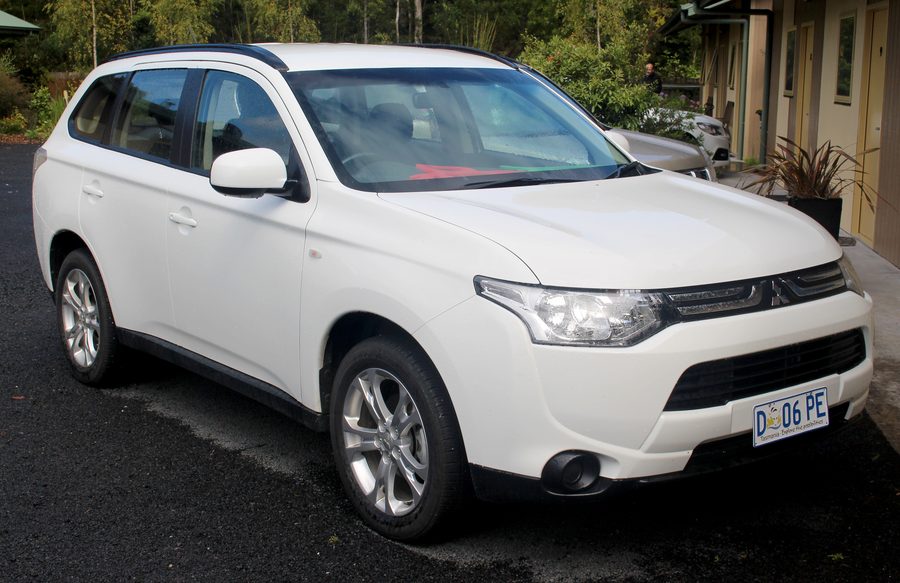 Mitsubishi Outlander: поколения и отличия